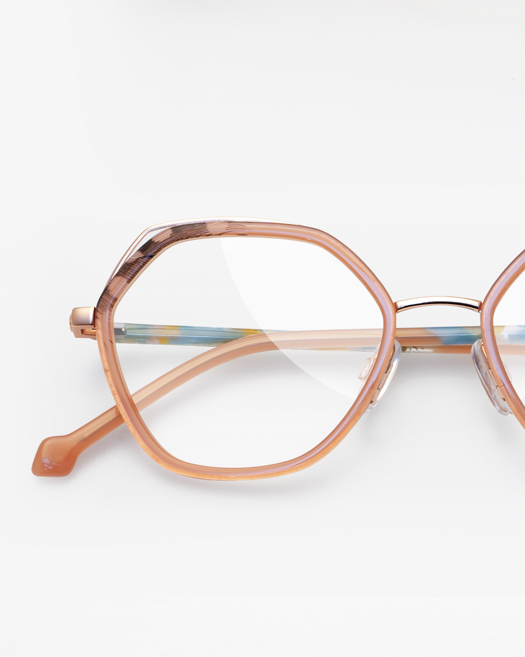 modella con occhiali ccs