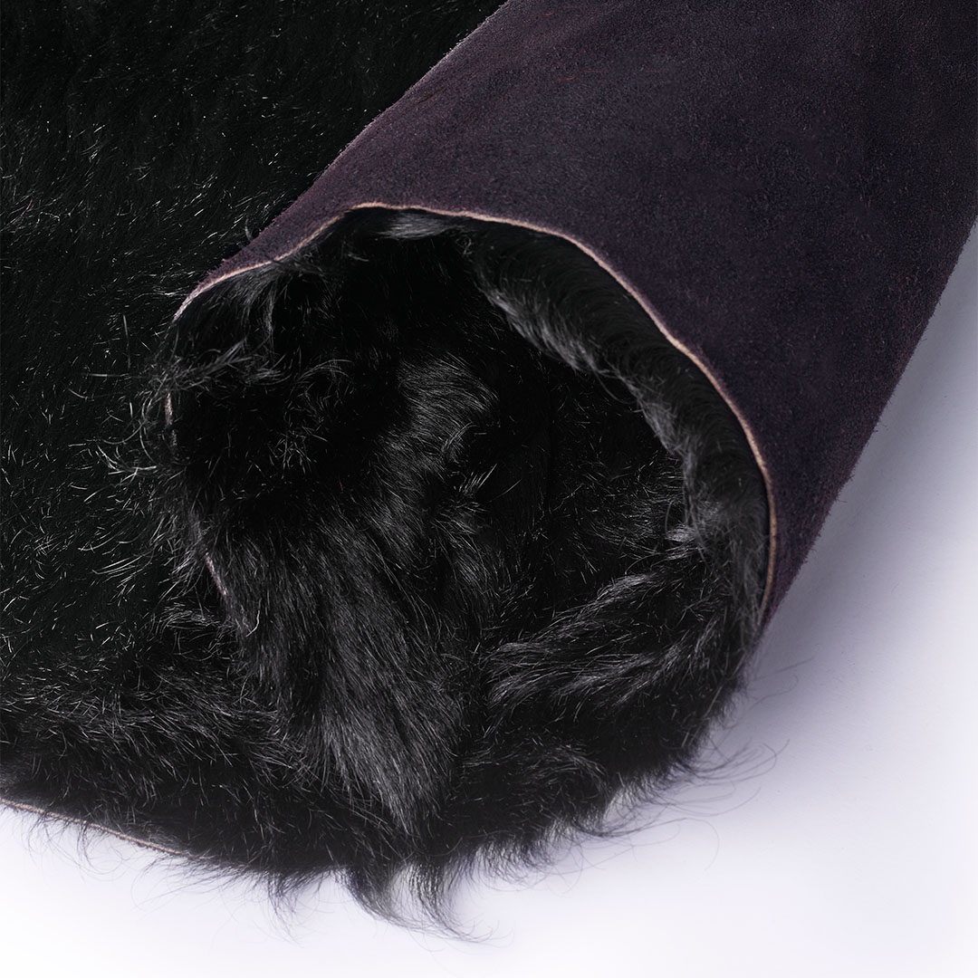 Tappeto PELLE COLORATA NERO – Eleganza e stile con un tocco vivace