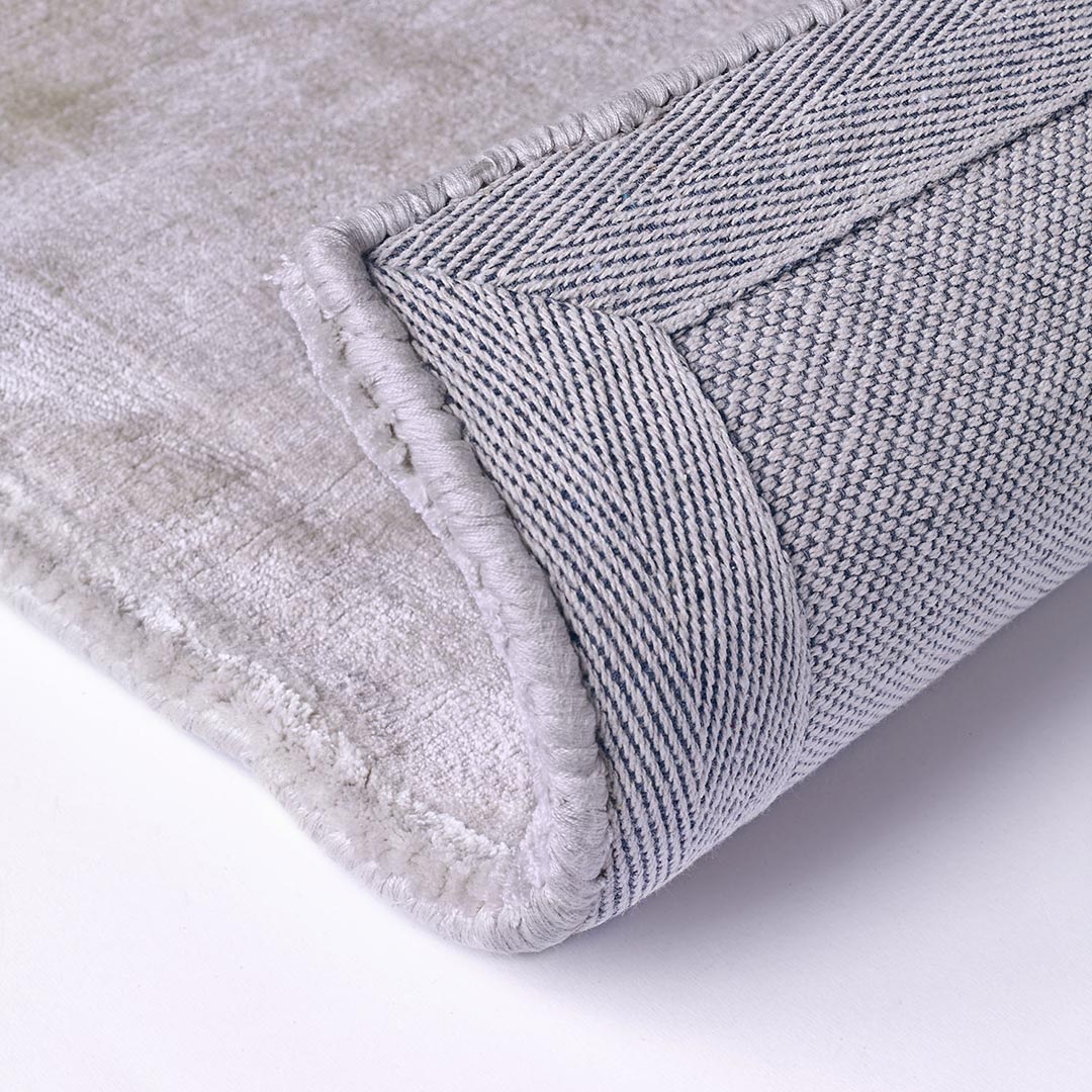 Tappeto Monocromatico EUCALYPTUS PLATINUM: Eleganza e Raffinatezza per la Tua Casa