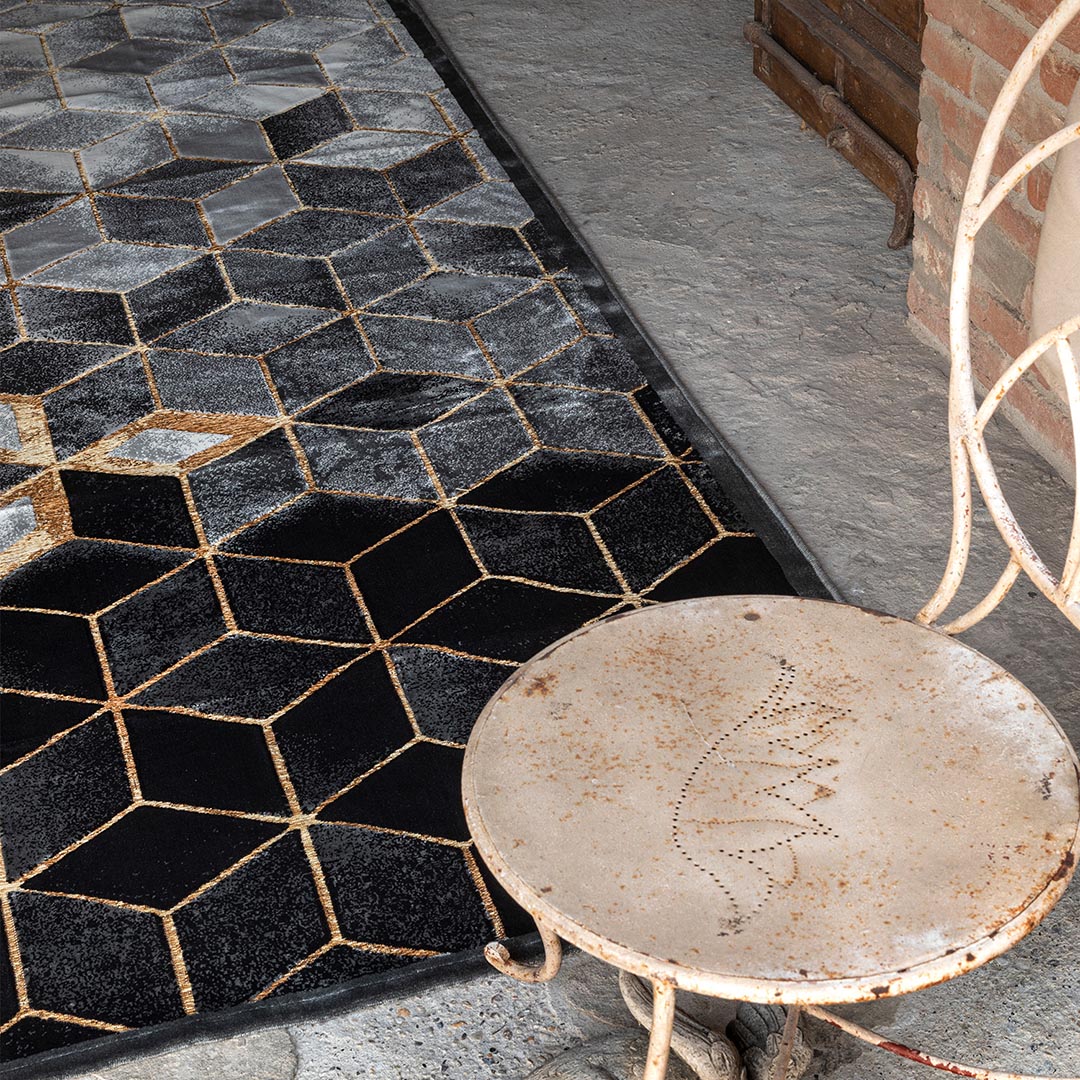 Tappeto GABRIELLE 755X/Q13: Geometria e Raffinatezza per il Tuo Spazio