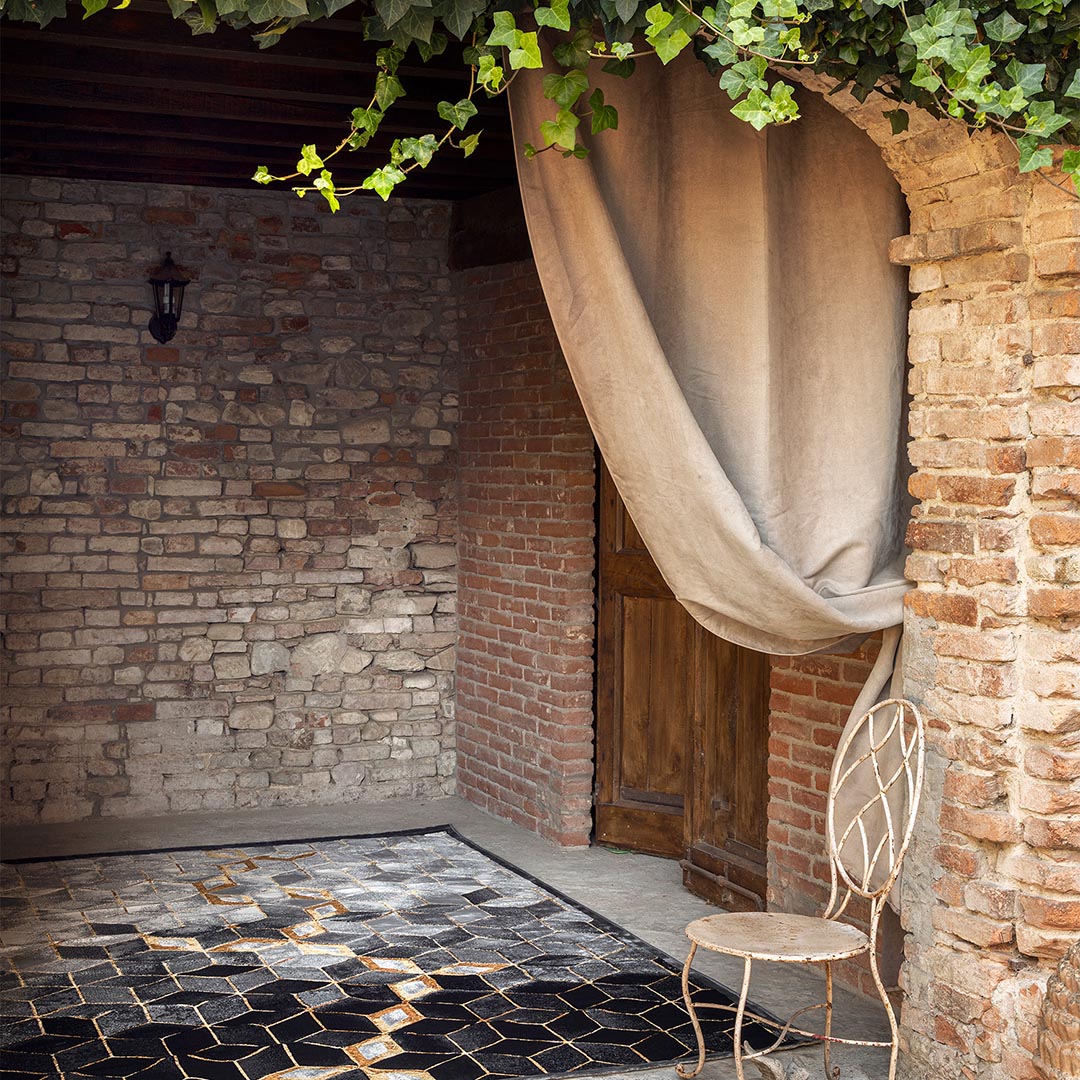 Tappeto GABRIELLE 755X/Q13: Geometria e Raffinatezza per il Tuo Spazio