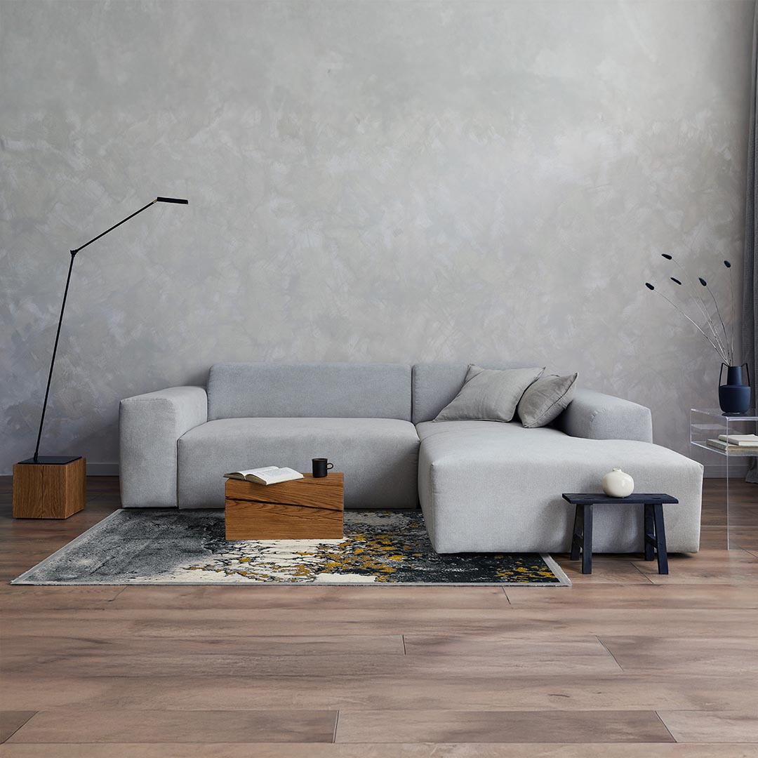 Tappeto GABRIELLE 491E/Q13: Stile Materico con Accenti Dorati