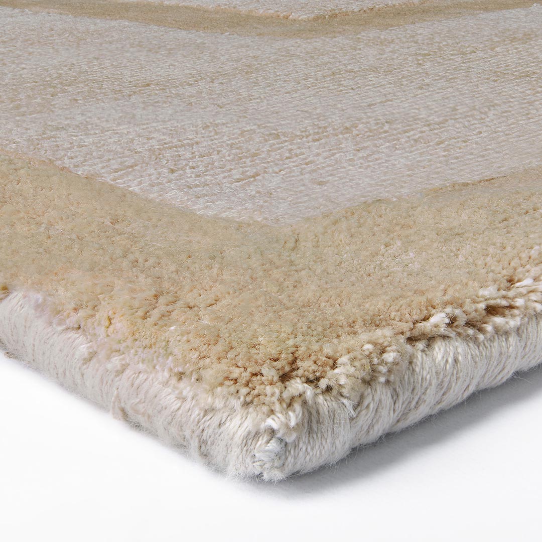 Tappeto DOMINUS DAINO: Eleganza Geometrica e Comfort per il Tuo Salotto