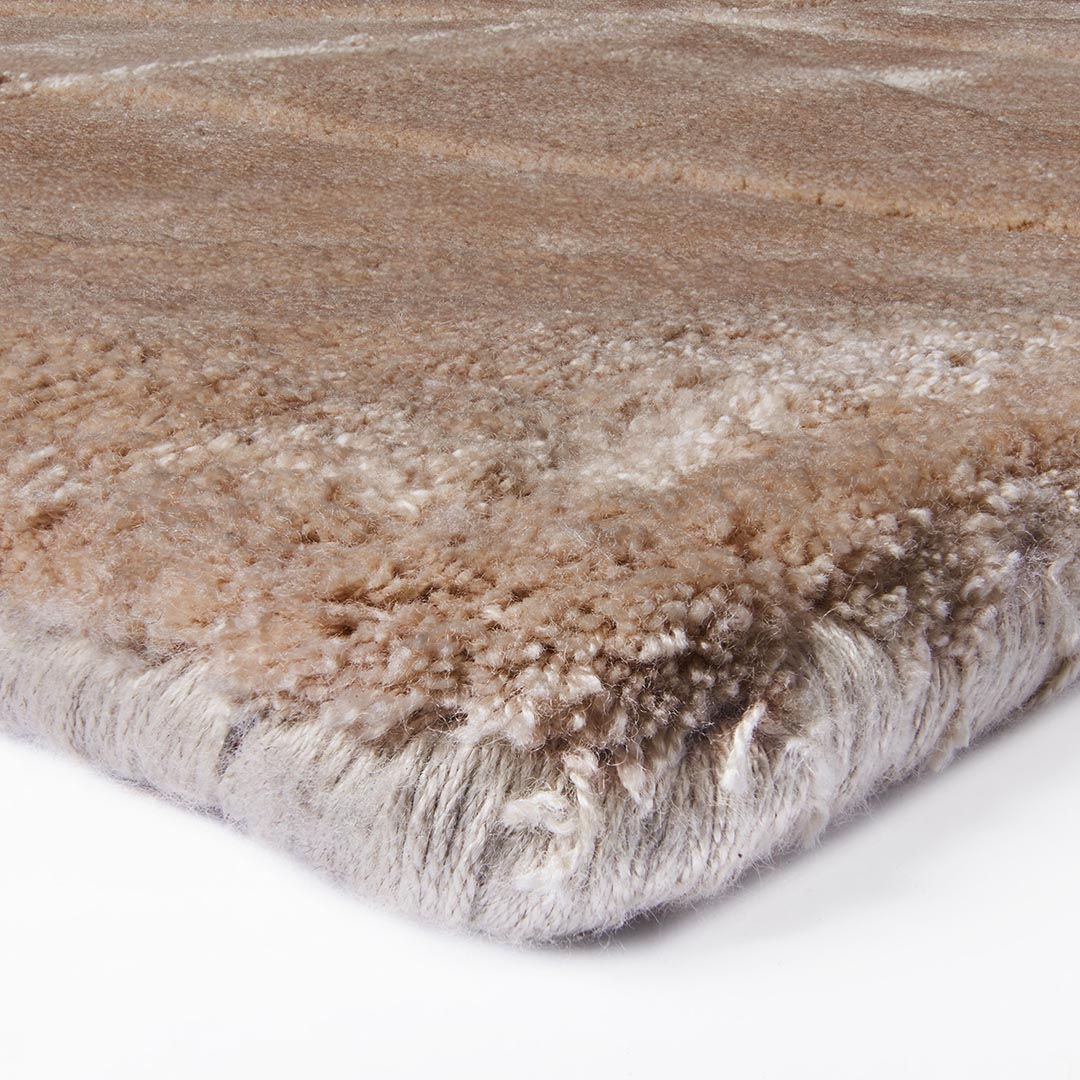 Tappeto CARAVAGGIO CARAMELLO: Eleganza Contemporanea per il Tuo Soggiorno