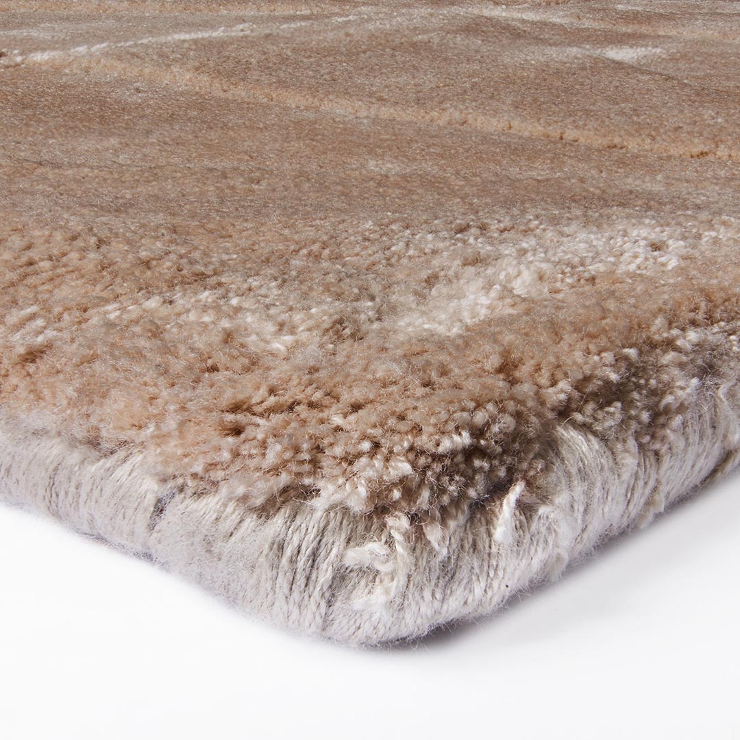 Tappeto CARAVAGGIO CARAMELLO: Eleganza Contemporanea per il Tuo Soggiorno