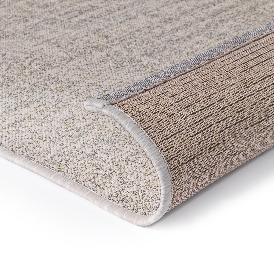 Tappeto Monocromatico MAYA IVORY: Eleganza Versatile per Ogni Ambiente