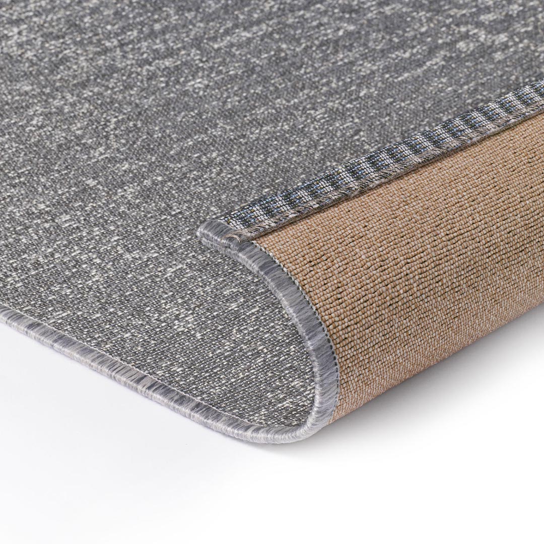 Tappeto MAYA SILVER: Eleganza e Versatilità per Interni ed Esterni