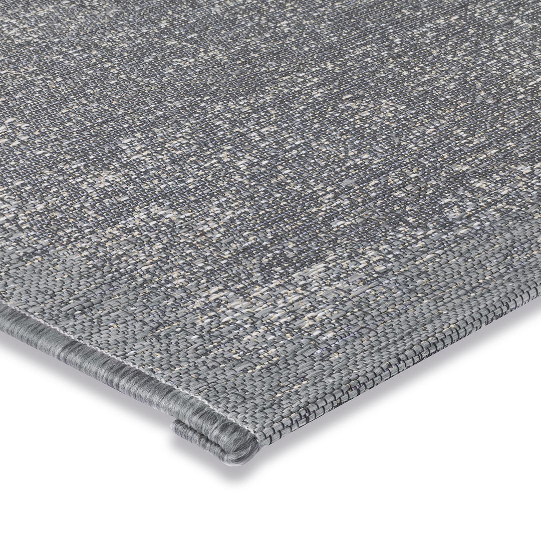 Tappeto MAYA SILVER: Eleganza e Versatilità per Interni ed Esterni