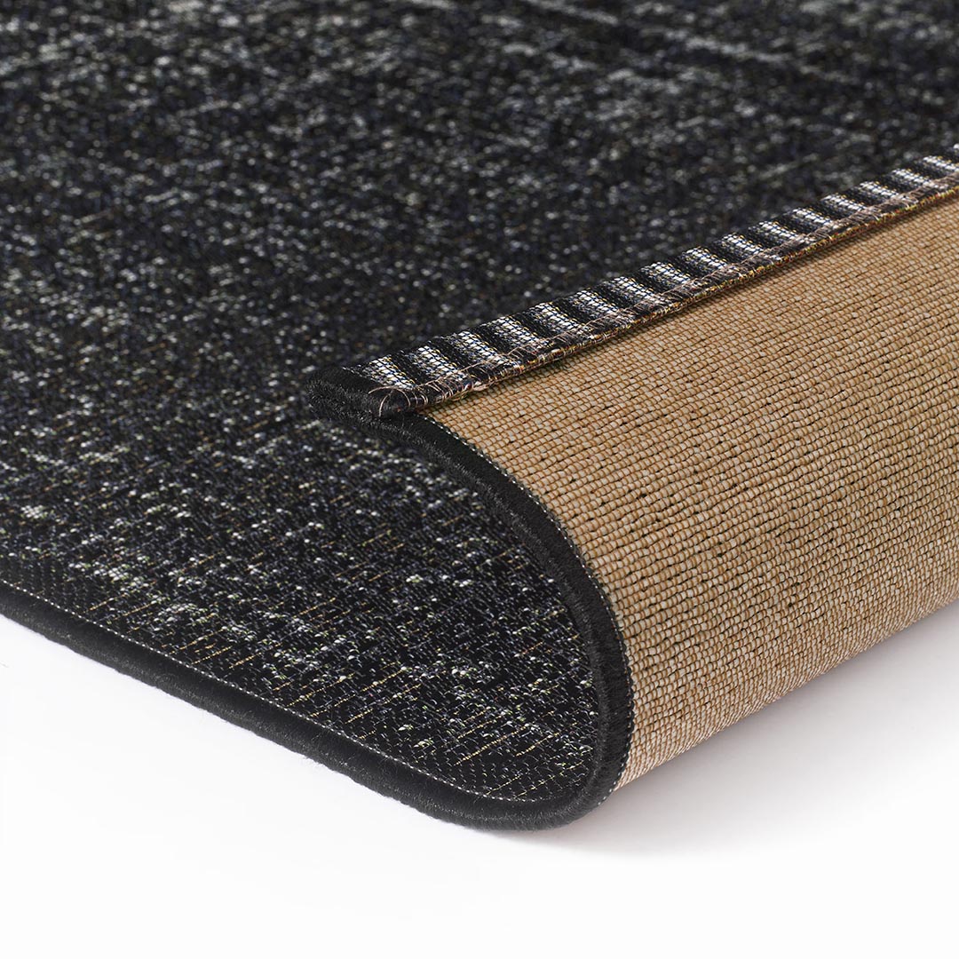 Tappeto MAYA BLACK: Eleganza Monocromatica per Interni ed Esterni