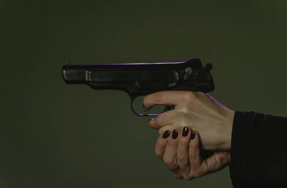 COME SI IMPUGNA UNA PISTOLA? Tecnica e Consigli degli Esperti