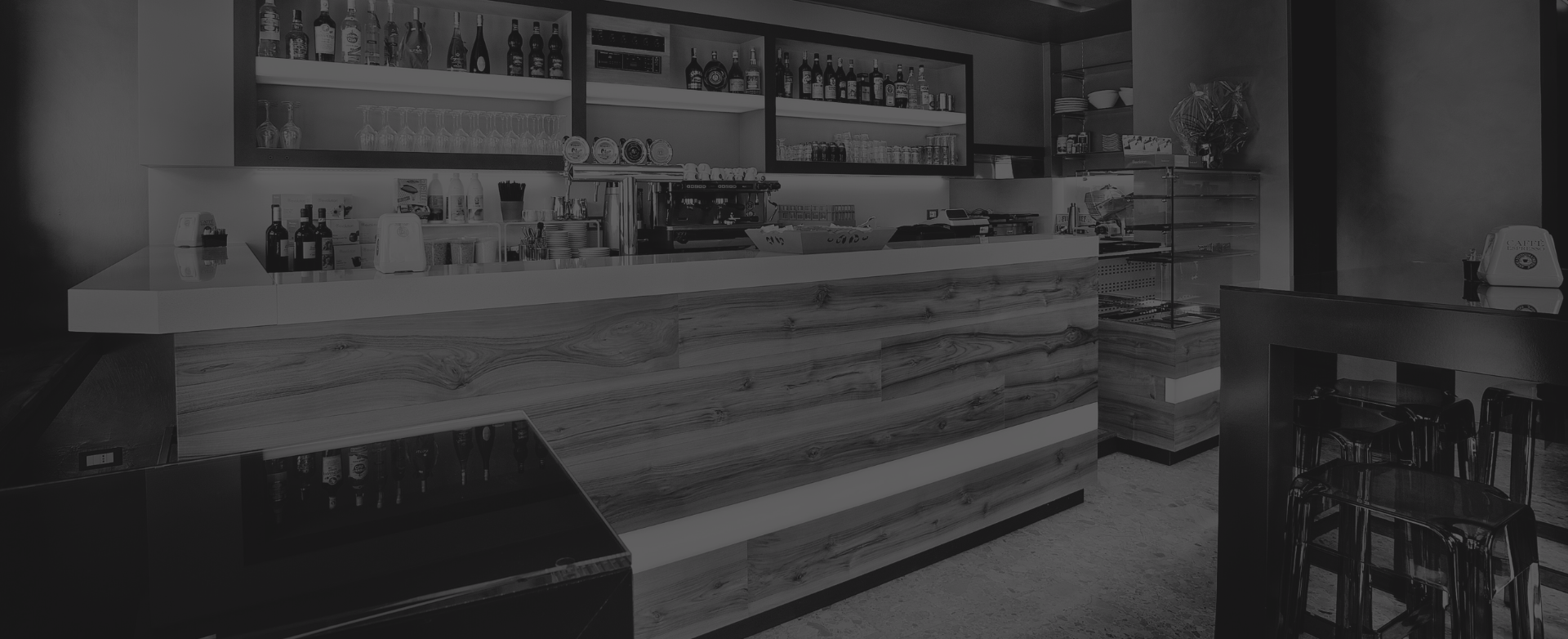 bancone bar su misura in legno di noce   