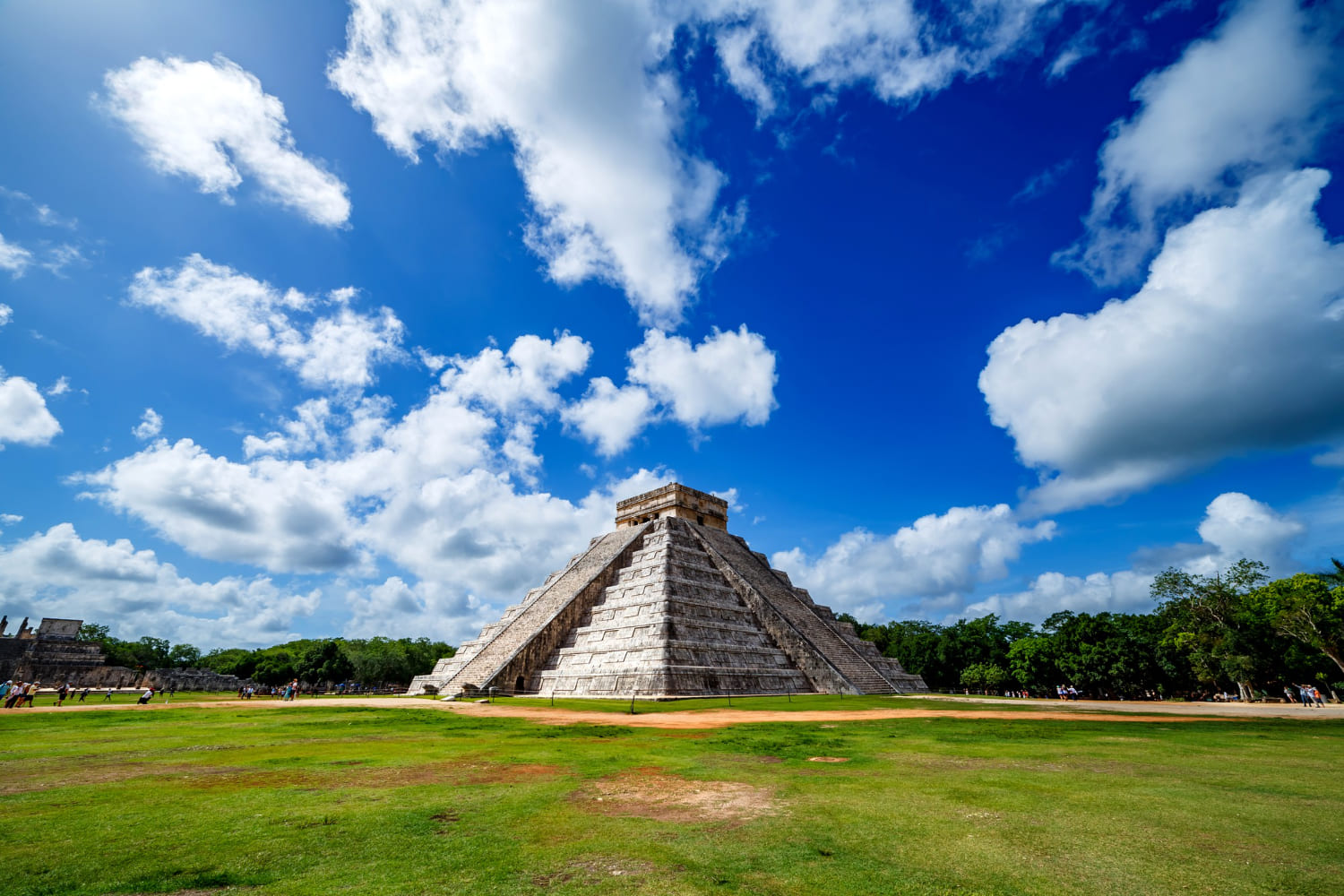 piramide yucatan in messico
