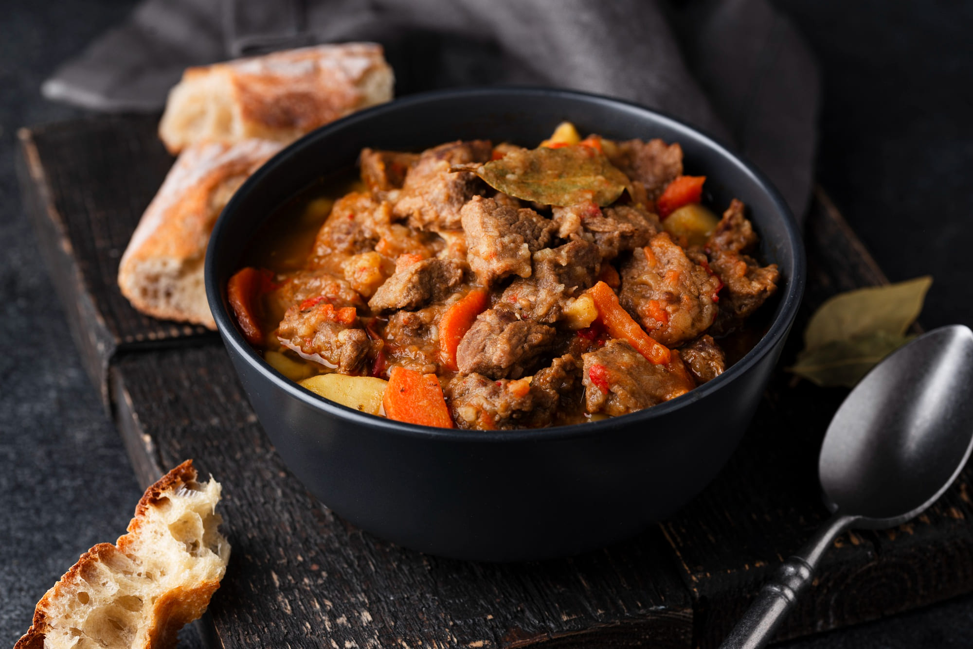 piatto con stufato di carne