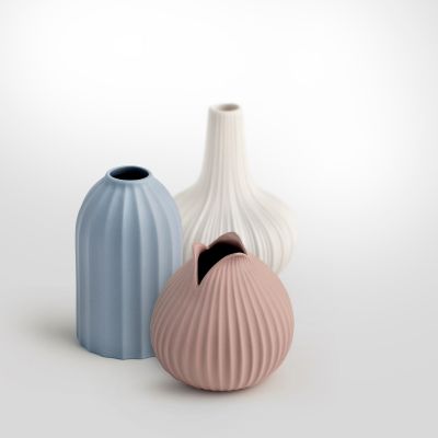 tavola elegante con colori pastello e materiali naturali