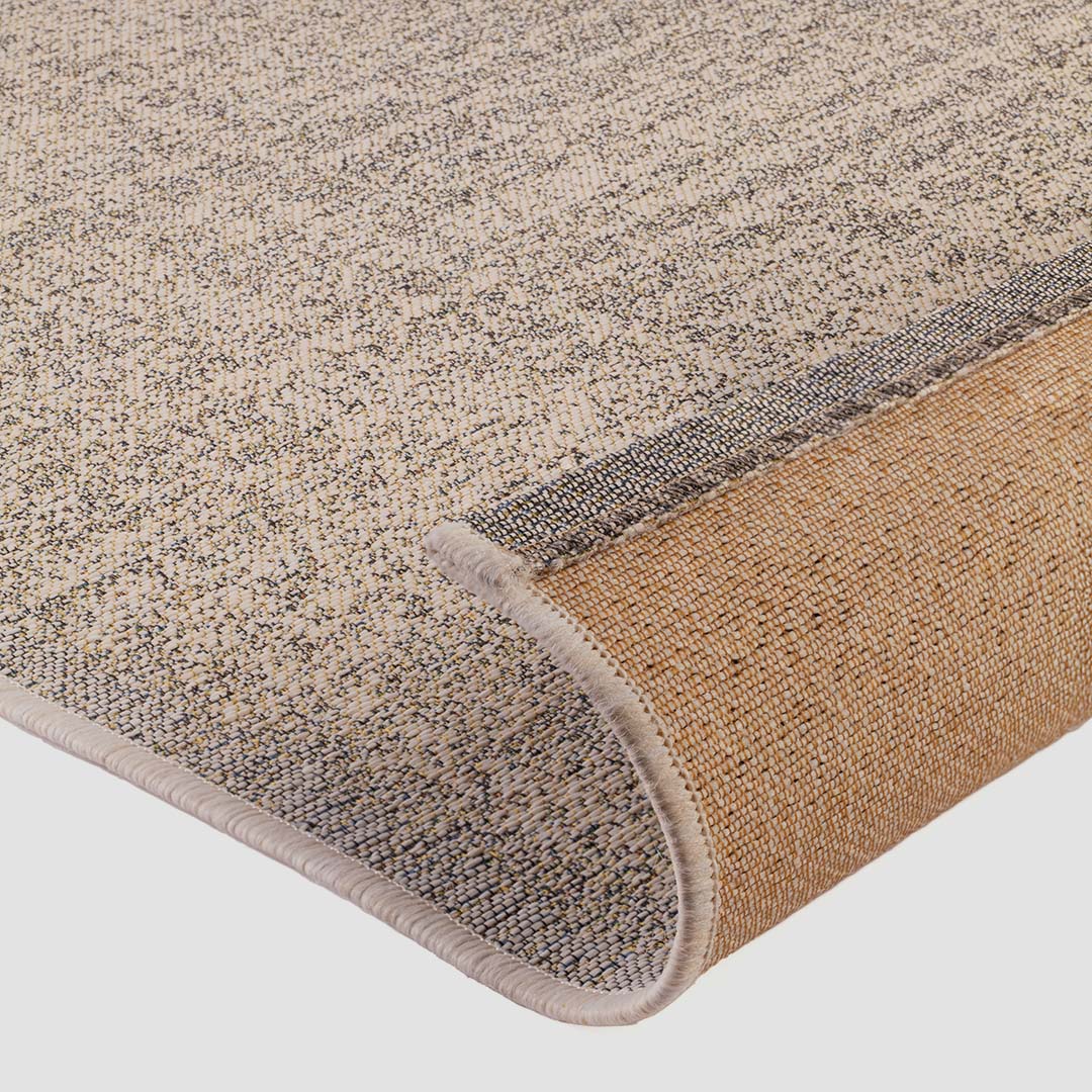 Tappeto Monocromatico MAYA IVORY: Eleganza Versatile per Ogni Ambiente