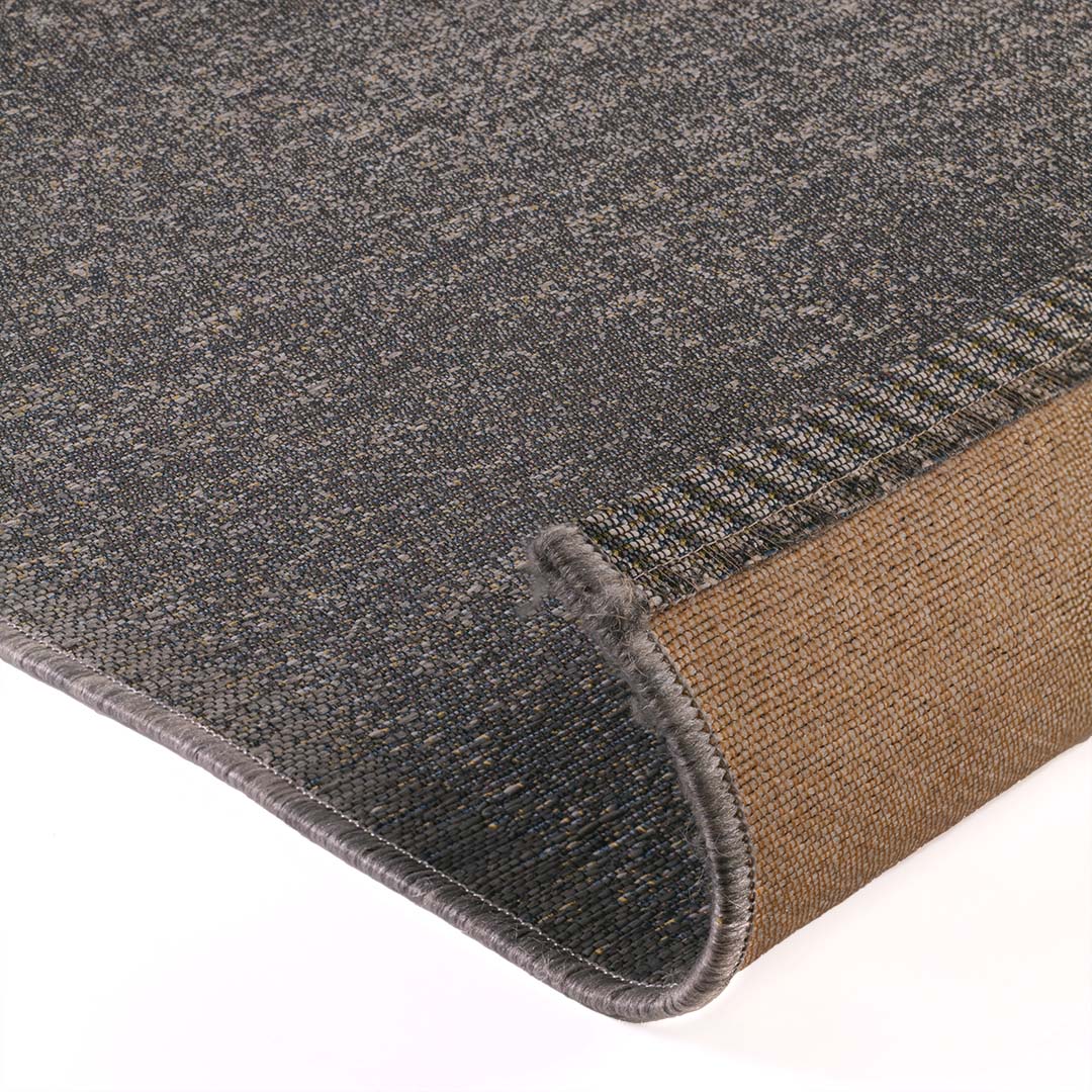 Tappeto MAYA SILVER: Eleganza e Versatilità per Interni ed Esterni