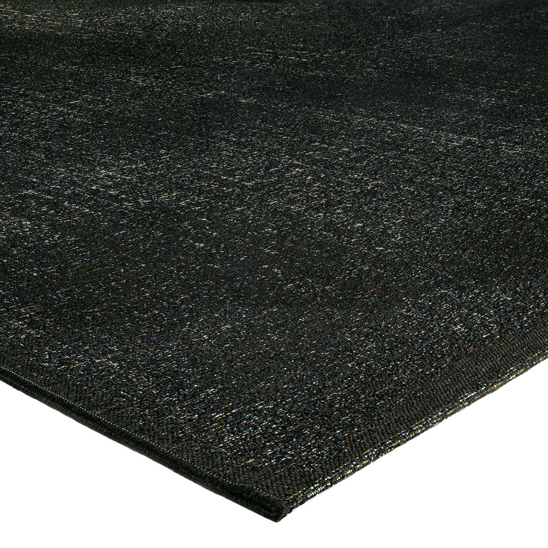 Tappeto MAYA BLACK: Eleganza Monocromatica per Interni ed Esterni