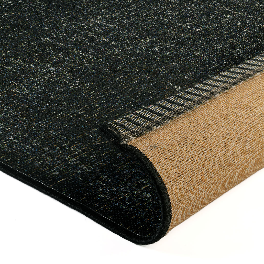 Tappeto MAYA BLACK: Eleganza Monocromatica per Interni ed Esterni