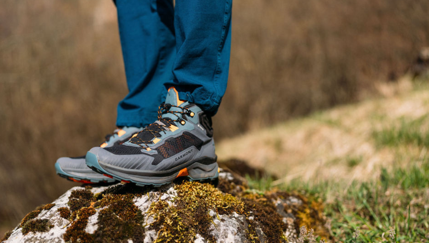 scarpe garmont da trekking su roccia 