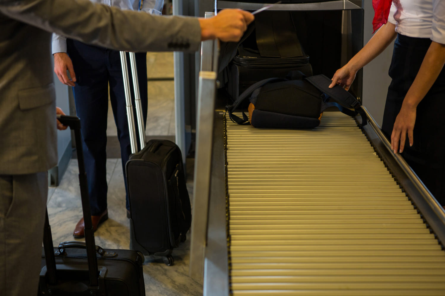 bagaglio passato al metal detector