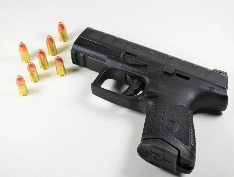 QUANTO PESA UNA PISTOLA: Pesi reali a vuoto, carica e Beretta