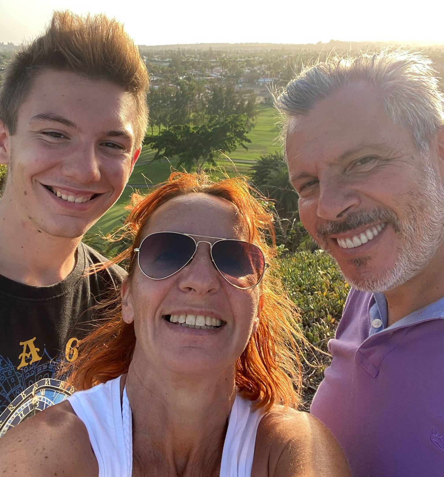 Foto di famiglia con Sebastiano, Raffaella e Ciro.