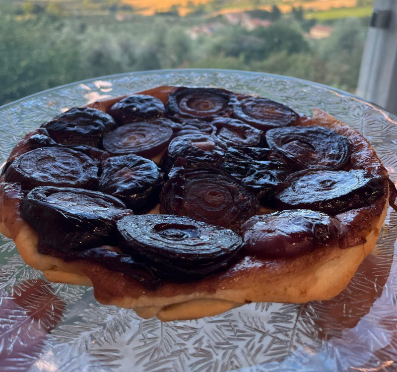 Tarte Tatin alle cipolle rosse di Cannara.