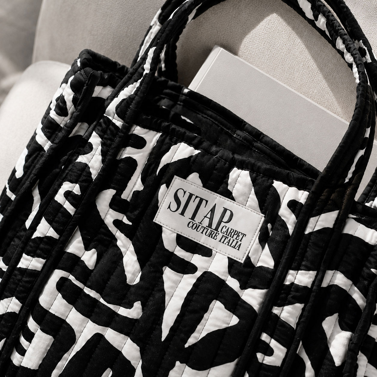 Borsa Tote BLACK AND WHITE – Stile Contemporaneo e Praticità Quotidiana