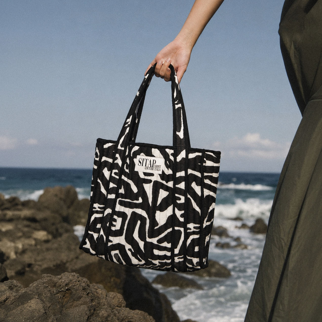 Borsa Tote BLACK AND WHITE – Stile Contemporaneo e Praticità Quotidiana
