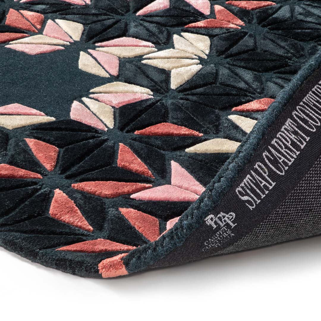 HARMONY BLACK – Eleganza Grafica e Comfort Raffinato per Ambienti Moderni