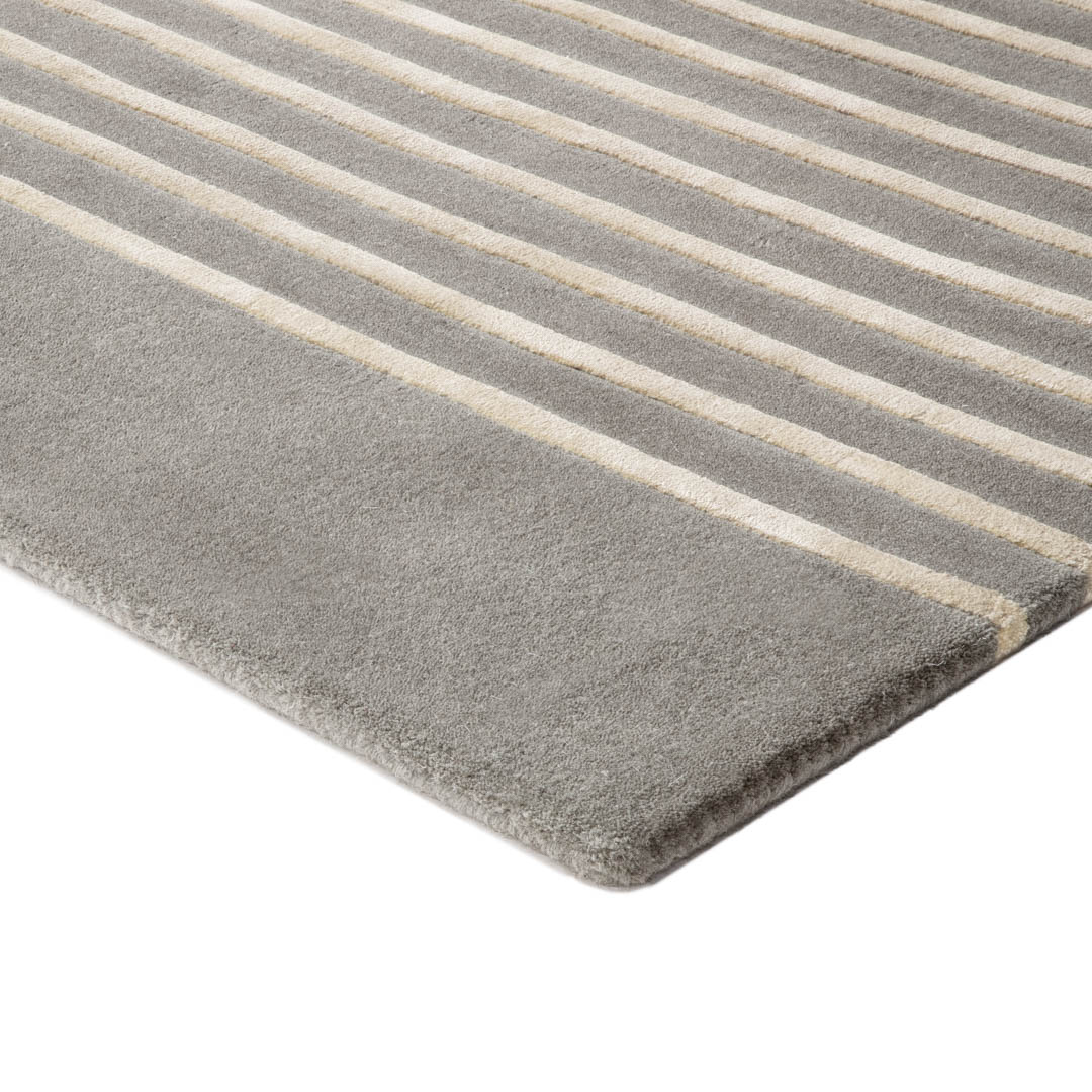 STRIPES IRON – Eleganza Grafica e Stile Contemporaneo per Ambienti Moderni