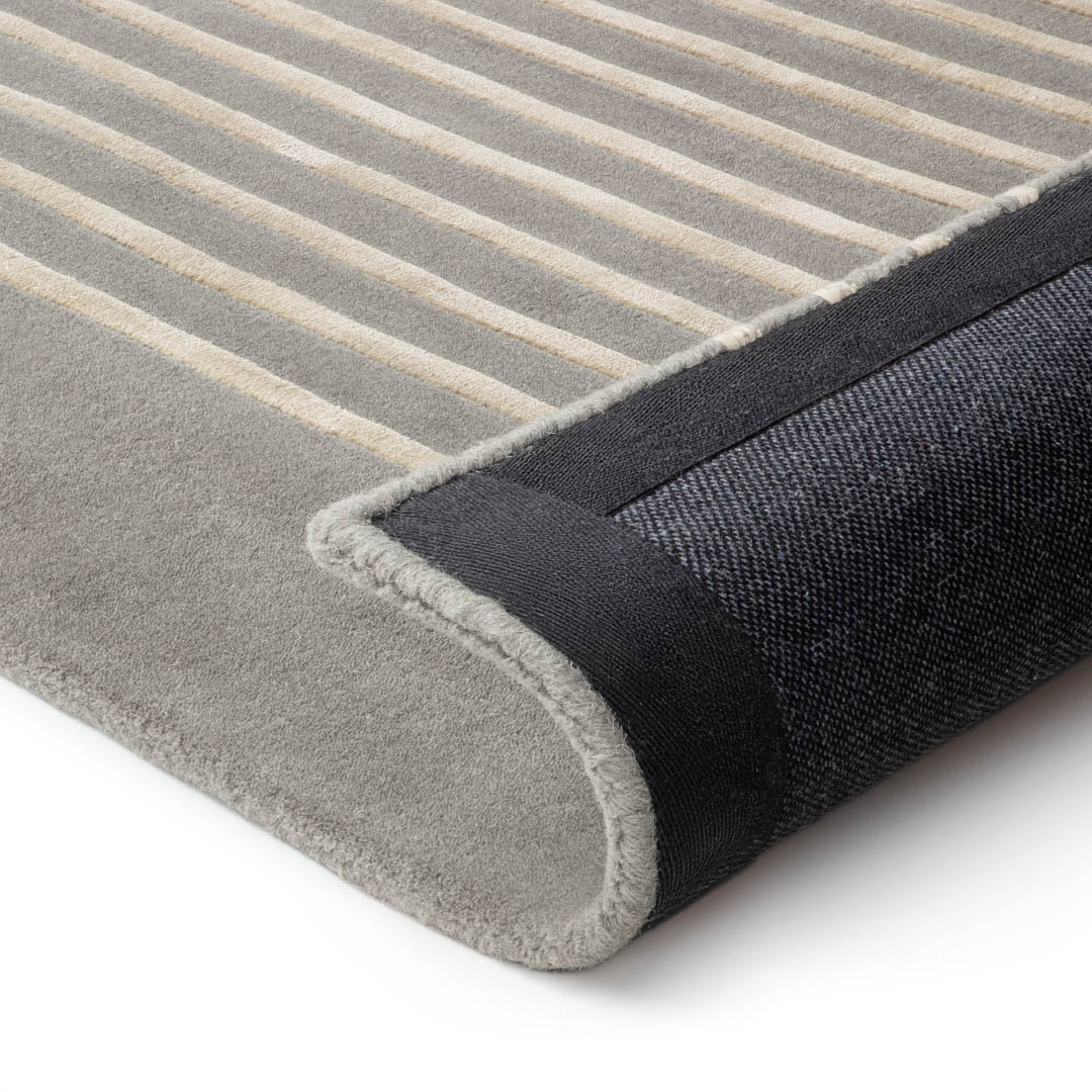 STRIPES IRON – Eleganza Grafica e Stile Contemporaneo per Ambienti Moderni