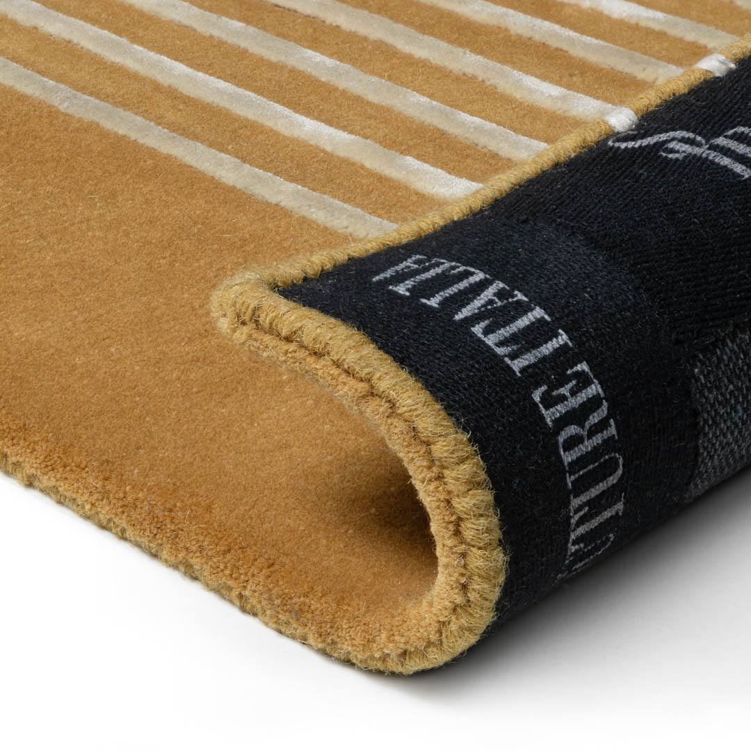 STRIPES GOLD – Dinamismo Contemporaneo e Comfort Raffinato per i Tuoi Spazi