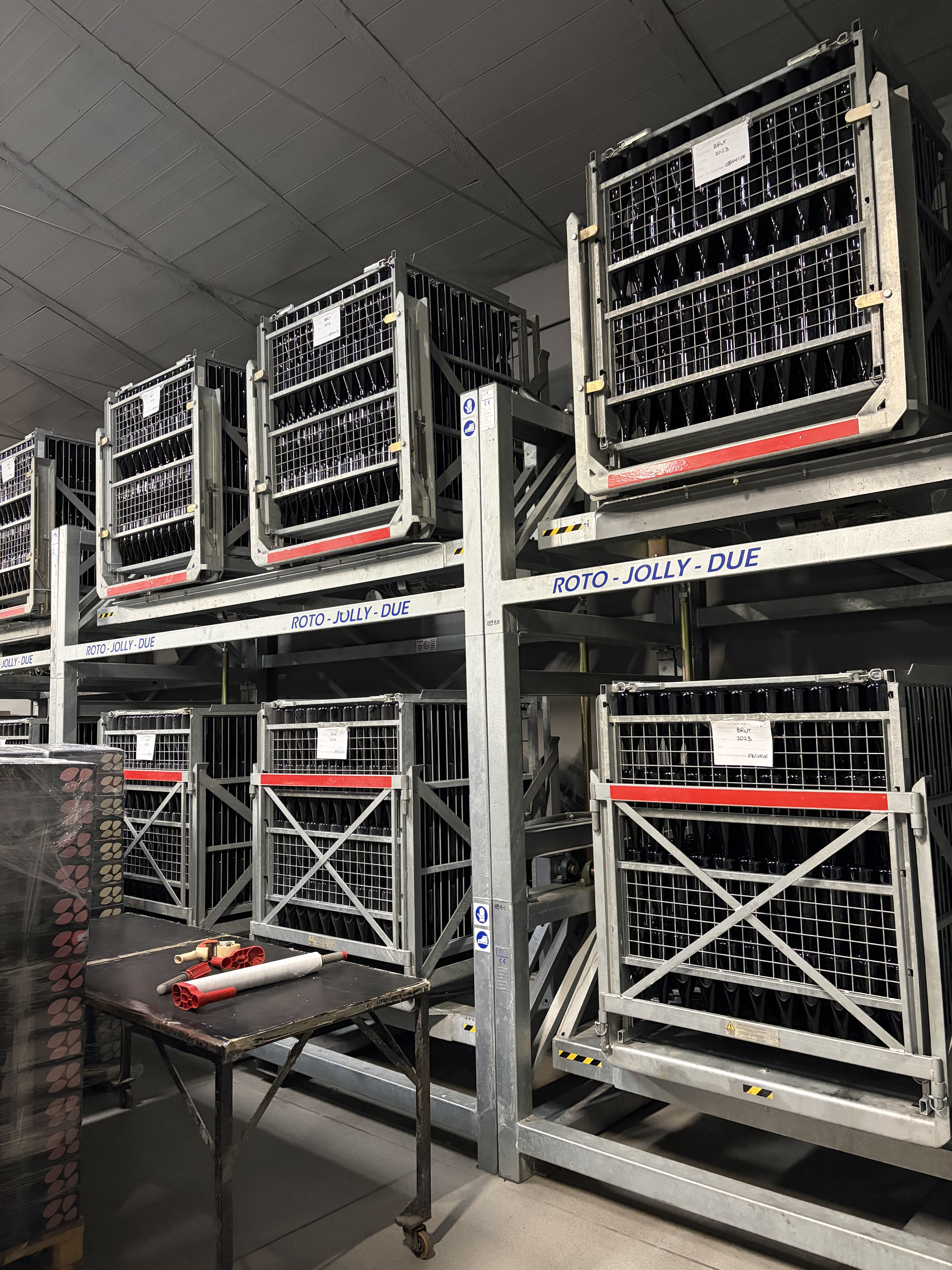 Giropallet utilizzato per il remuage automatico delle bottiglie