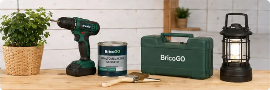 Selezione BricoGO con utensili, vernice, valigetta e lanterna