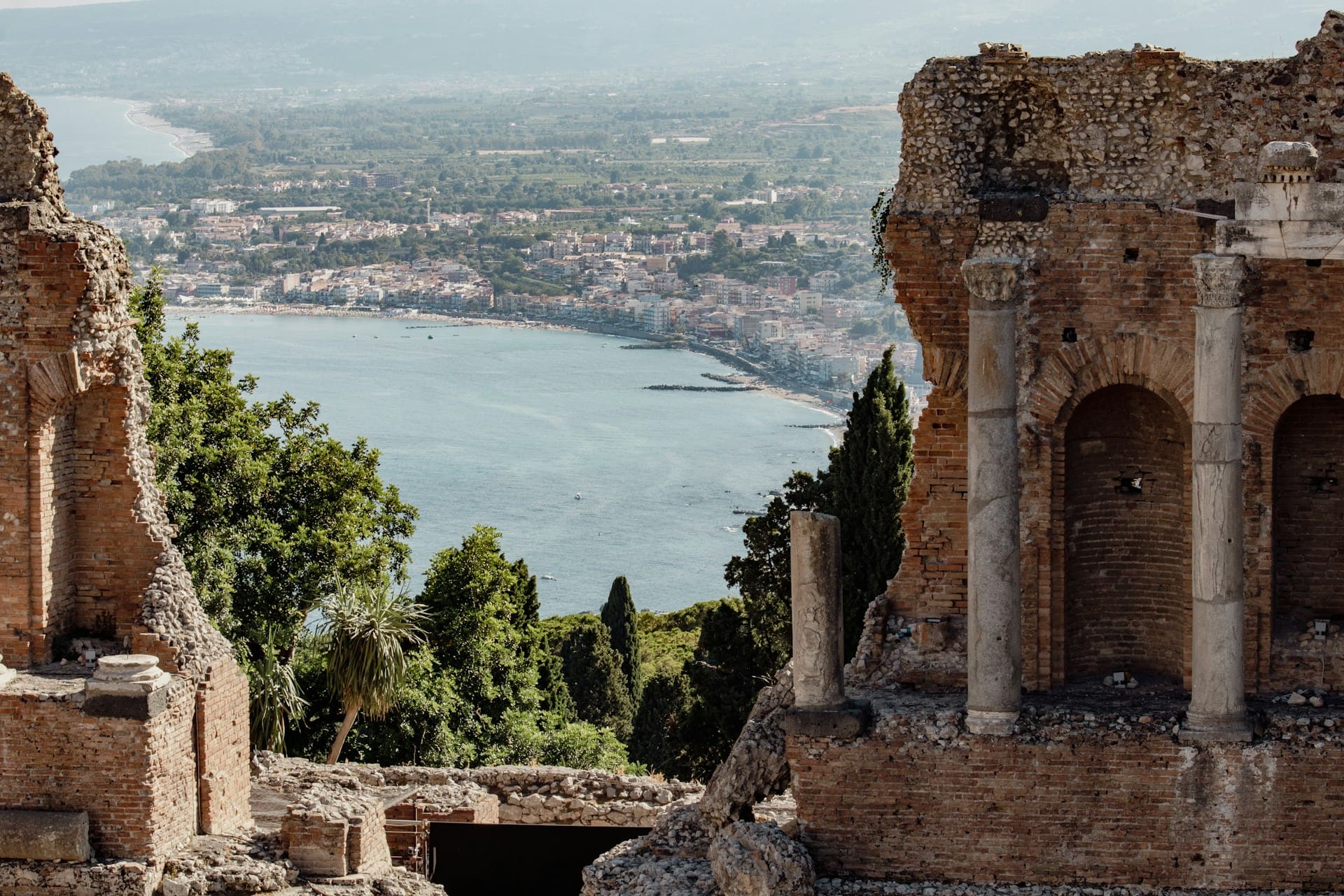 teatro che affaccia sul mare a taormina