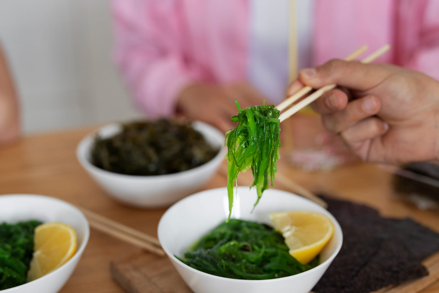 bacchette giapponesi con alga wakame