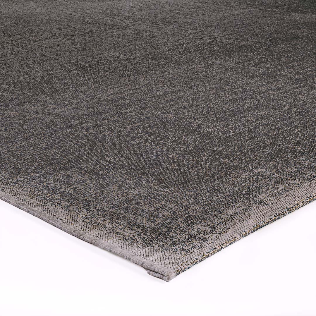 Teppich MAYA SILVER: Zeitlose Eleganz für moderne Wohn- und Außenbereiche