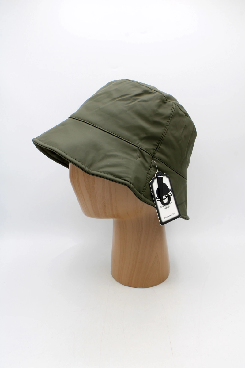 Cappelli da pioggia in vari colori