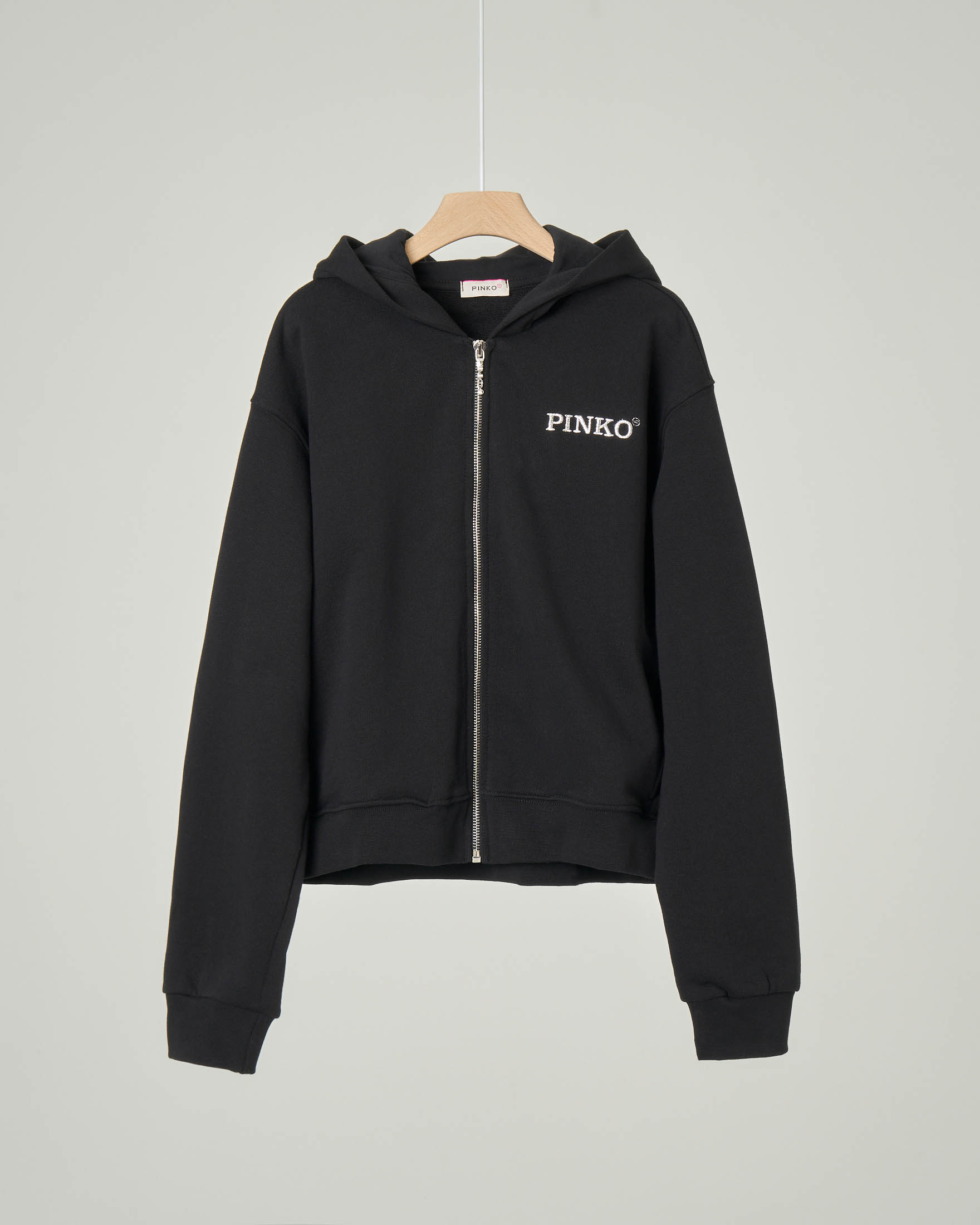 felpa nera con cappuccio e zip