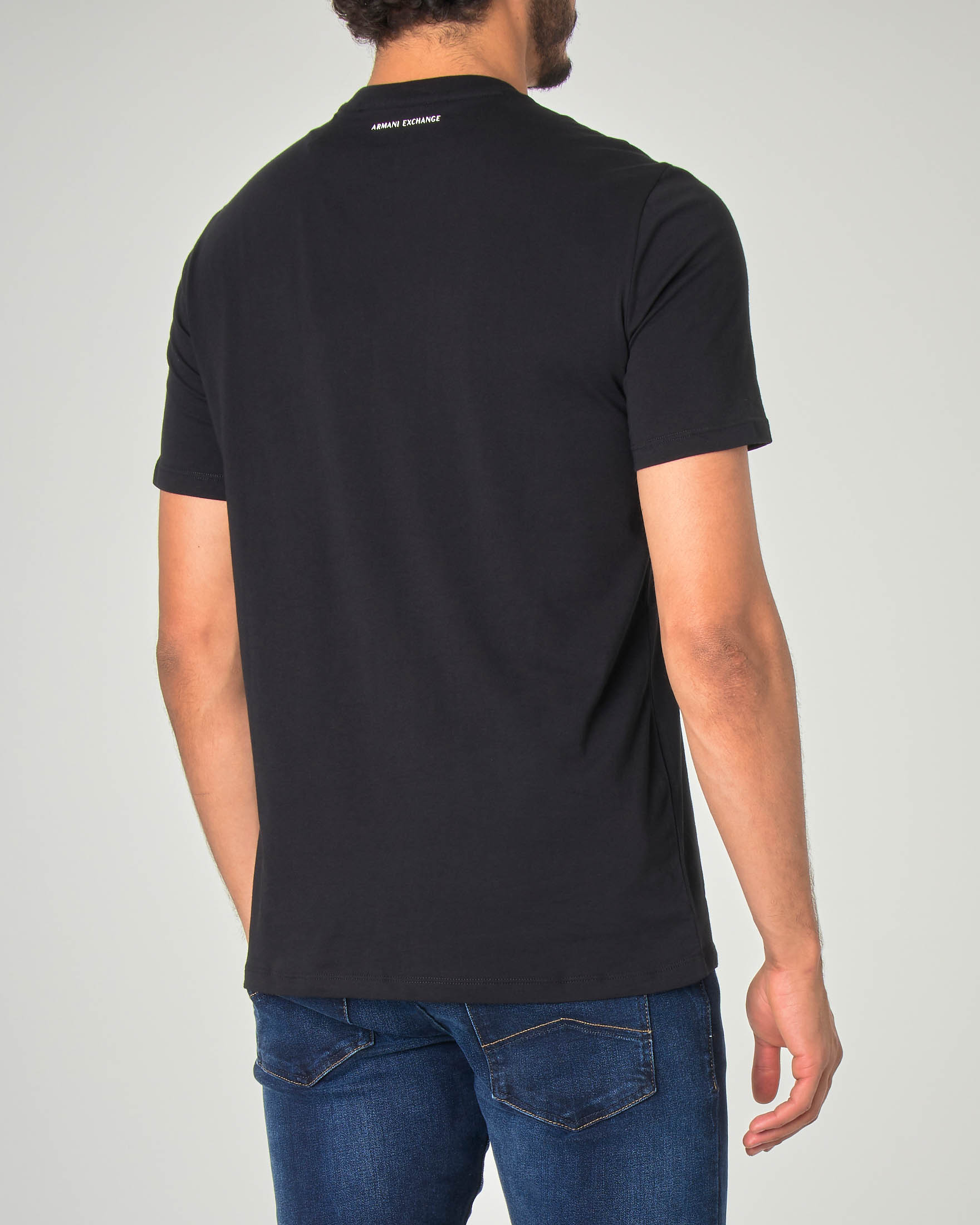 T-shirt mezza manica Armani Exchange nera con stampa grafica rettangolare e logo