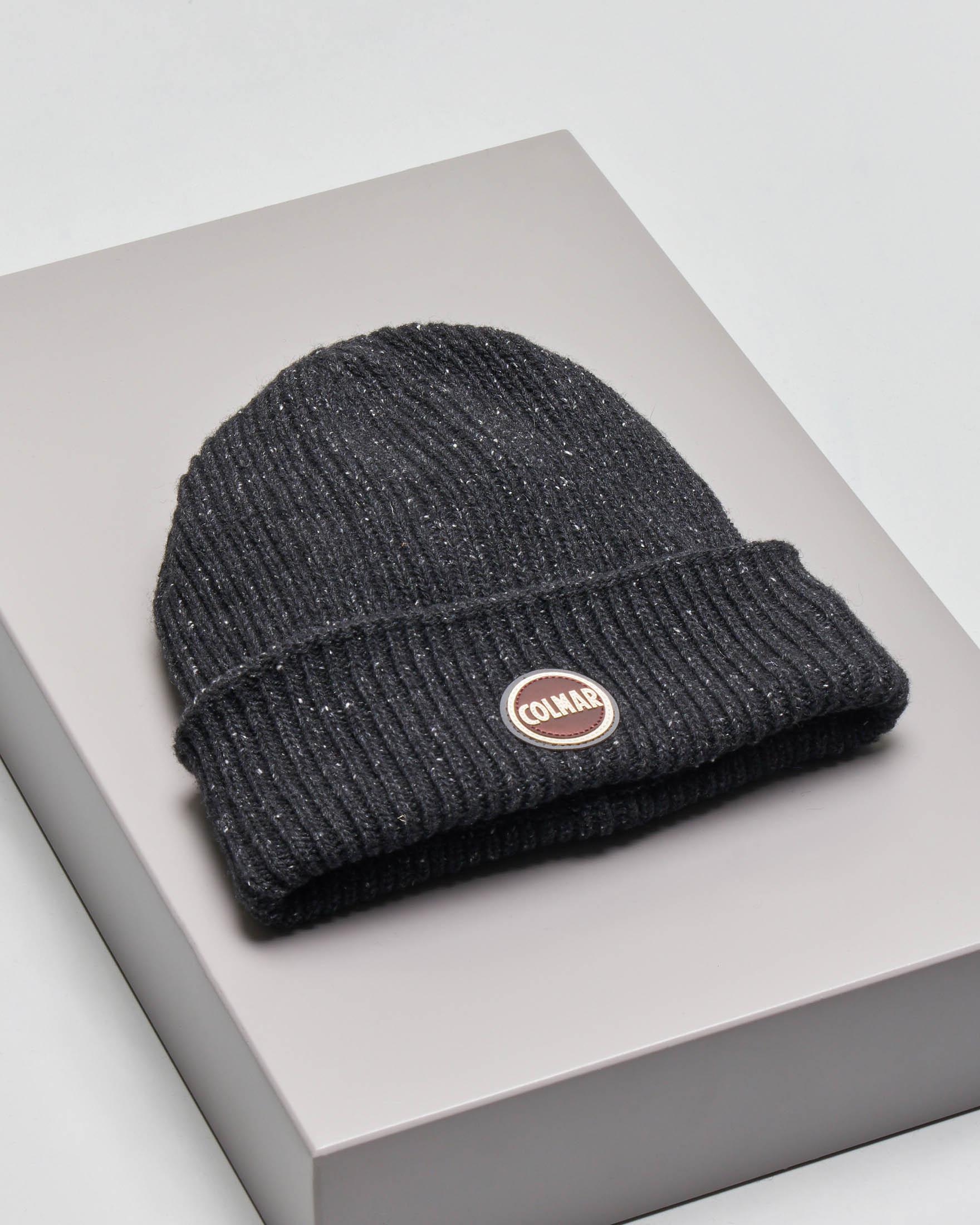 Berretto Colmar Originals nero con risvolto in misto lana e seta con effetto bottonato