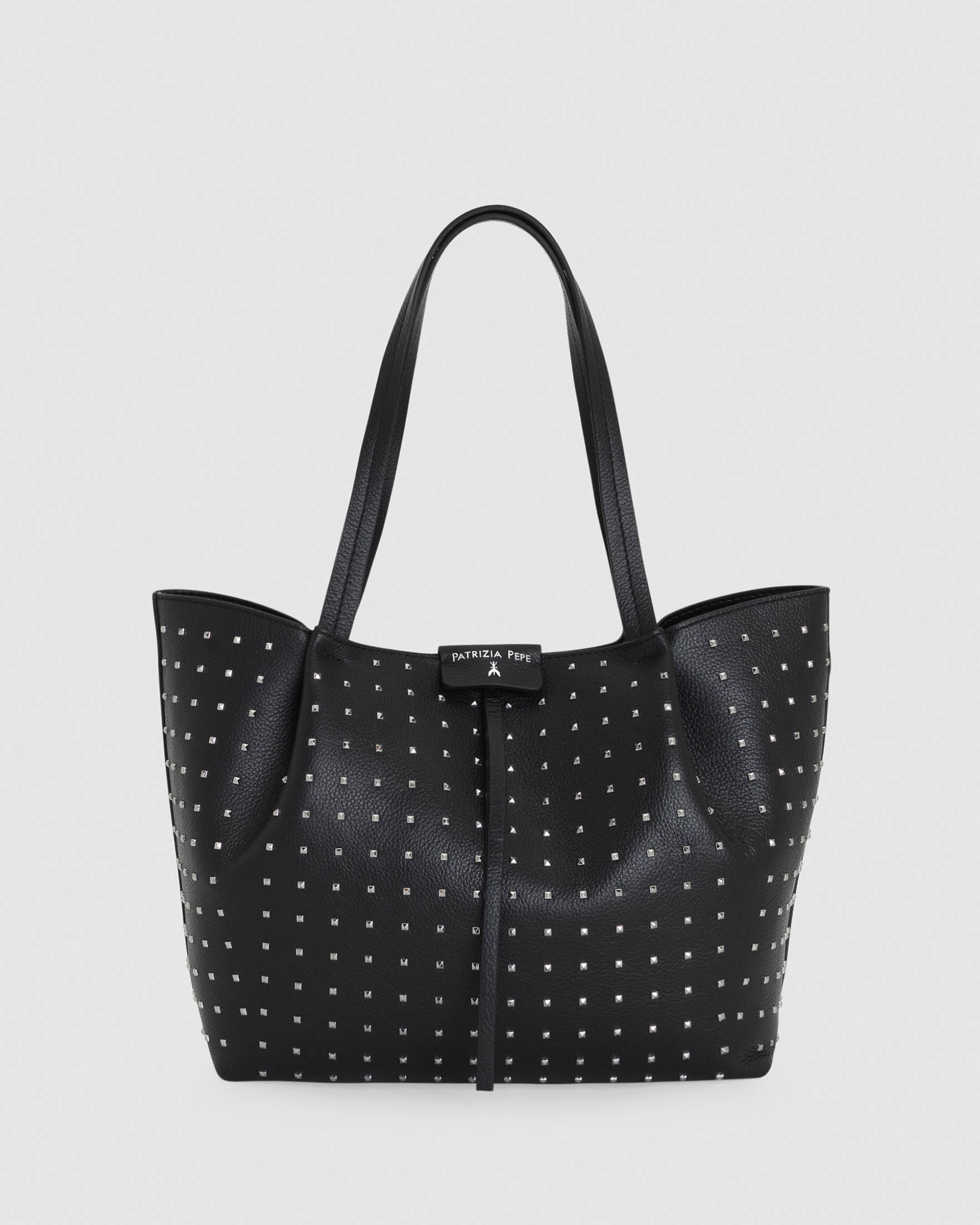 Shopping bag City in pelle nera con borchie applicate all over sulla