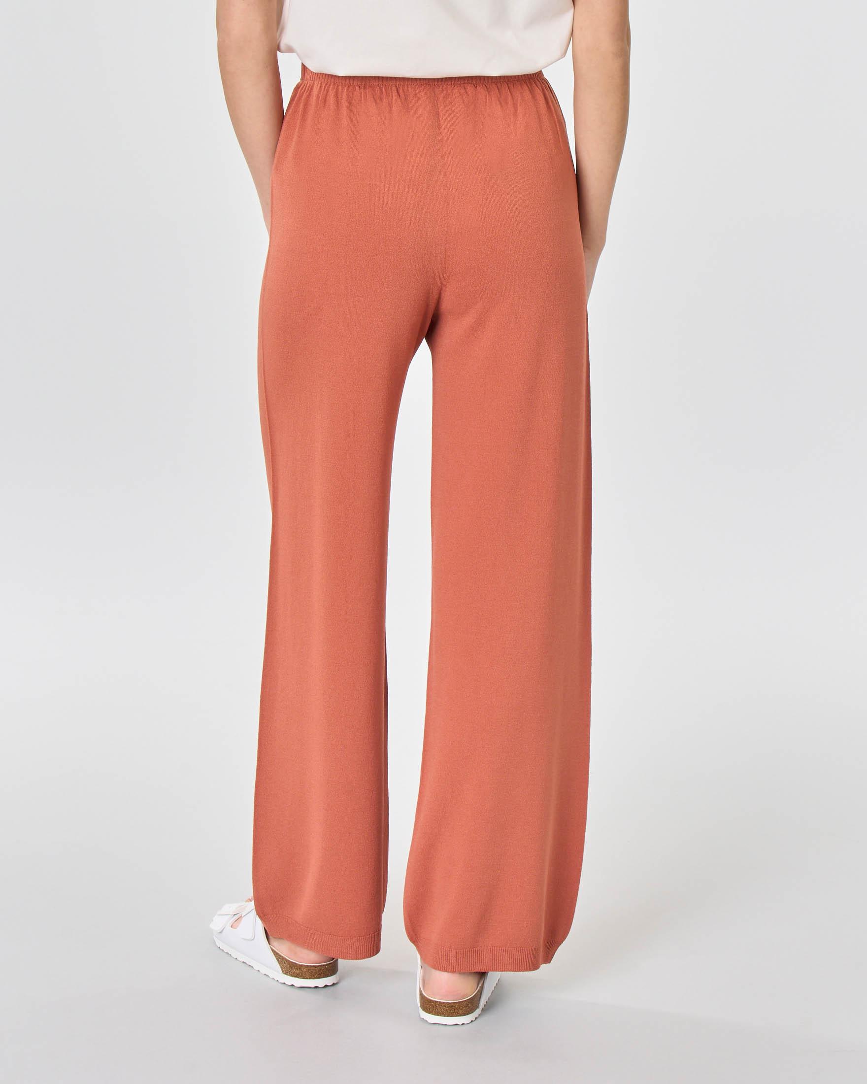 Pantaloni color coccio palazzo in maglia di viscosa con fascia alta in vita a coste