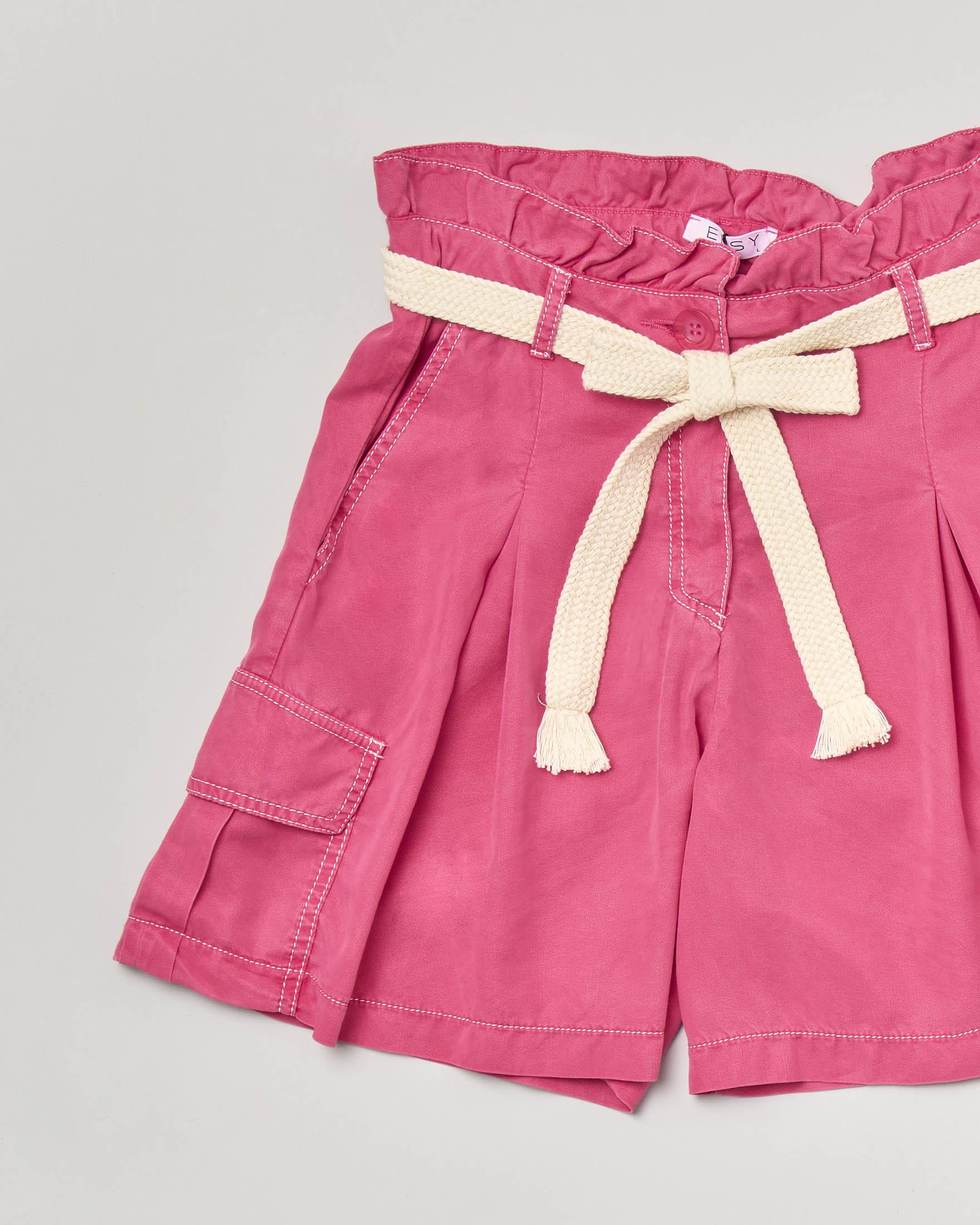 Pantaloncini corti cargo fucsia in tencel con pinces e cintura in vita 40-42