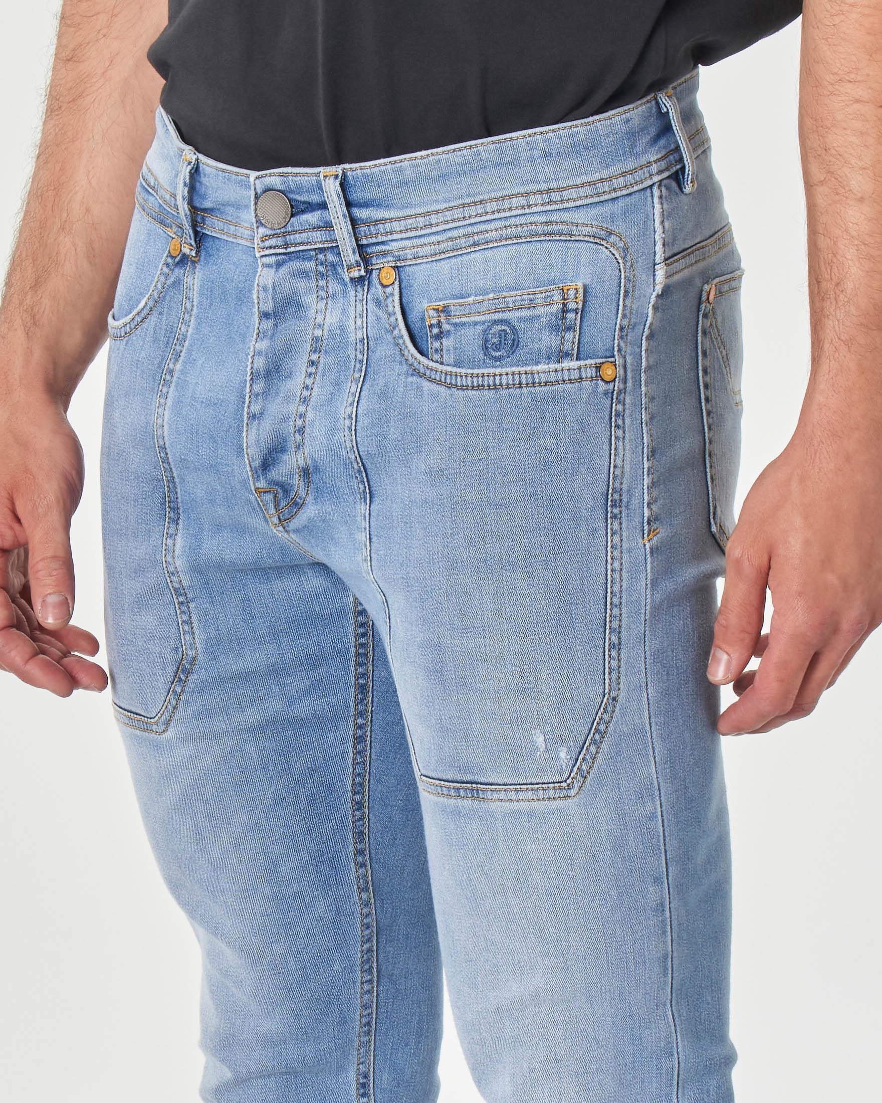 Jeans PA104 lavaggio chiaro bleach con nuova toppa piccola e abrasioni