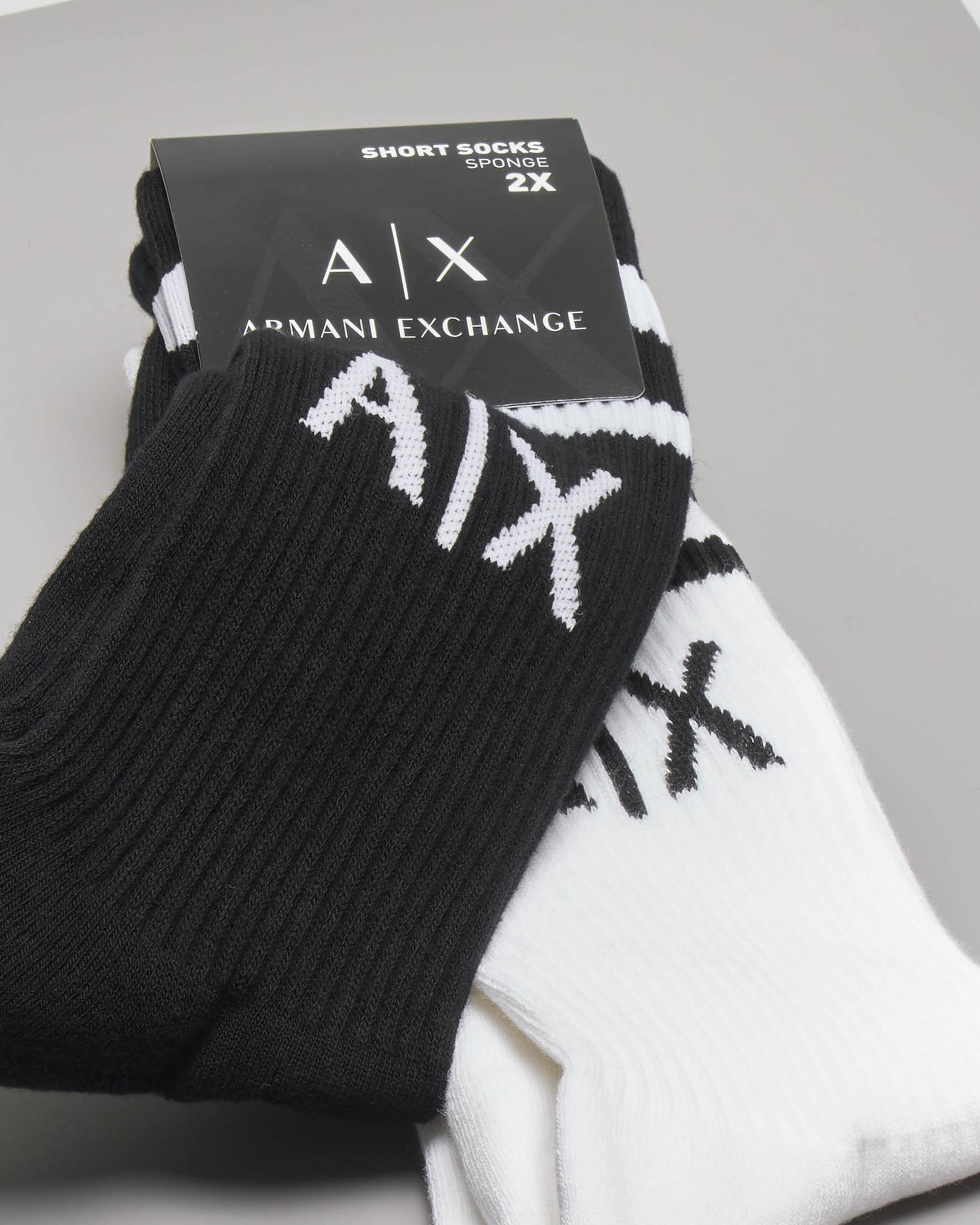 Confezione doppio calzino Armani Exchange nero e bianco in spugna di cotone con logo AX in contrasto image
