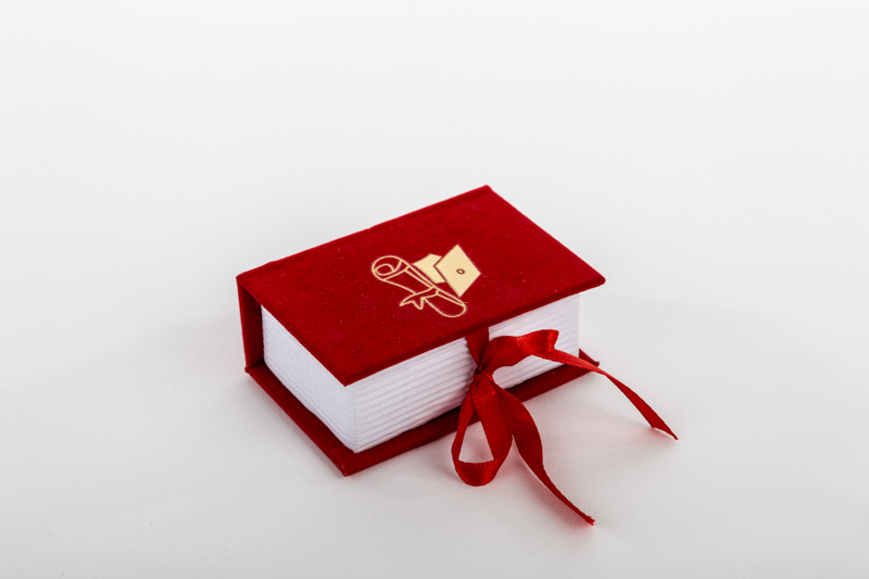 Scatola Libro Laurea Rossa in Velluto 3X5X8