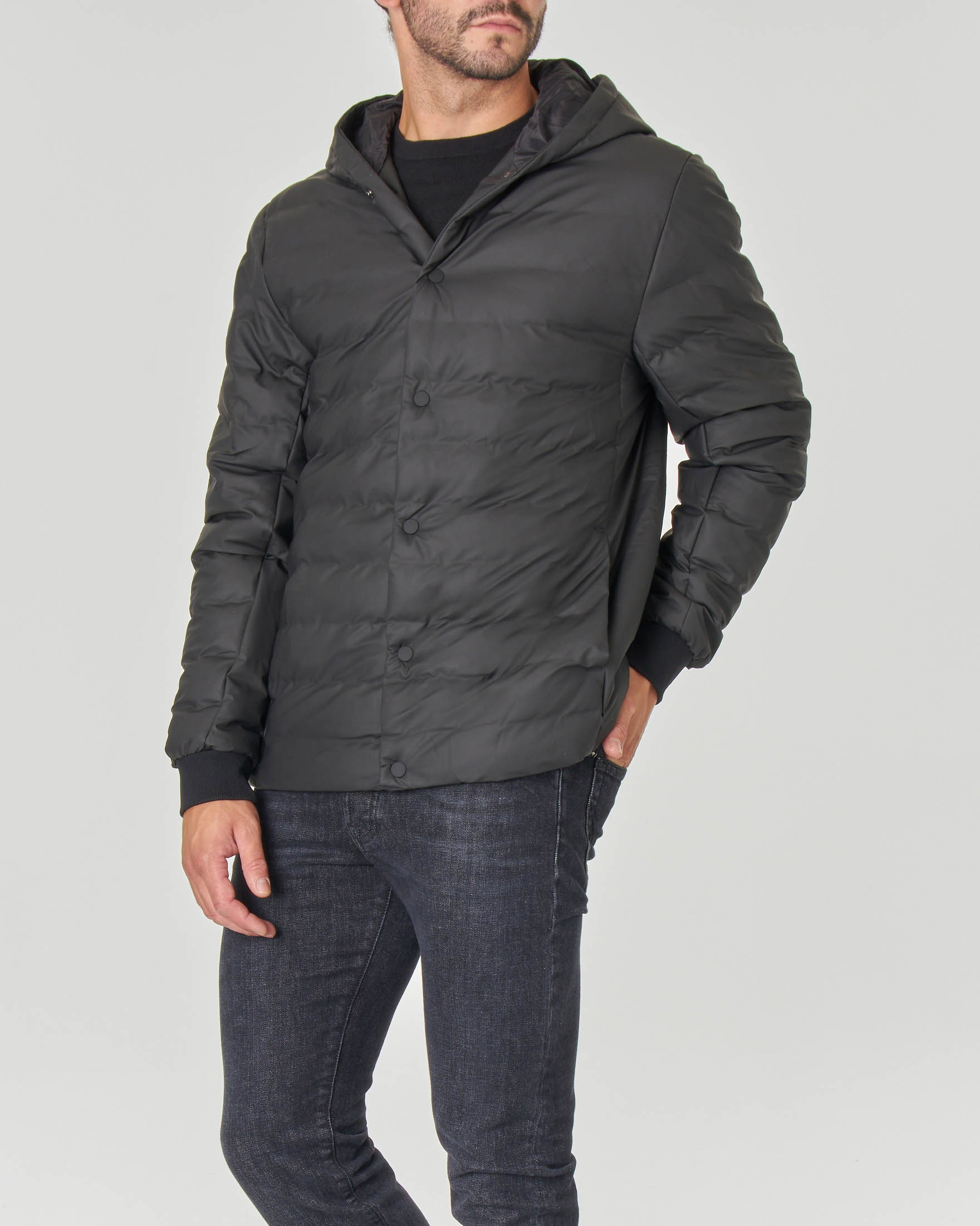 Piumino Trekker Hooded nero con cappuccio e chiusura a bottoni