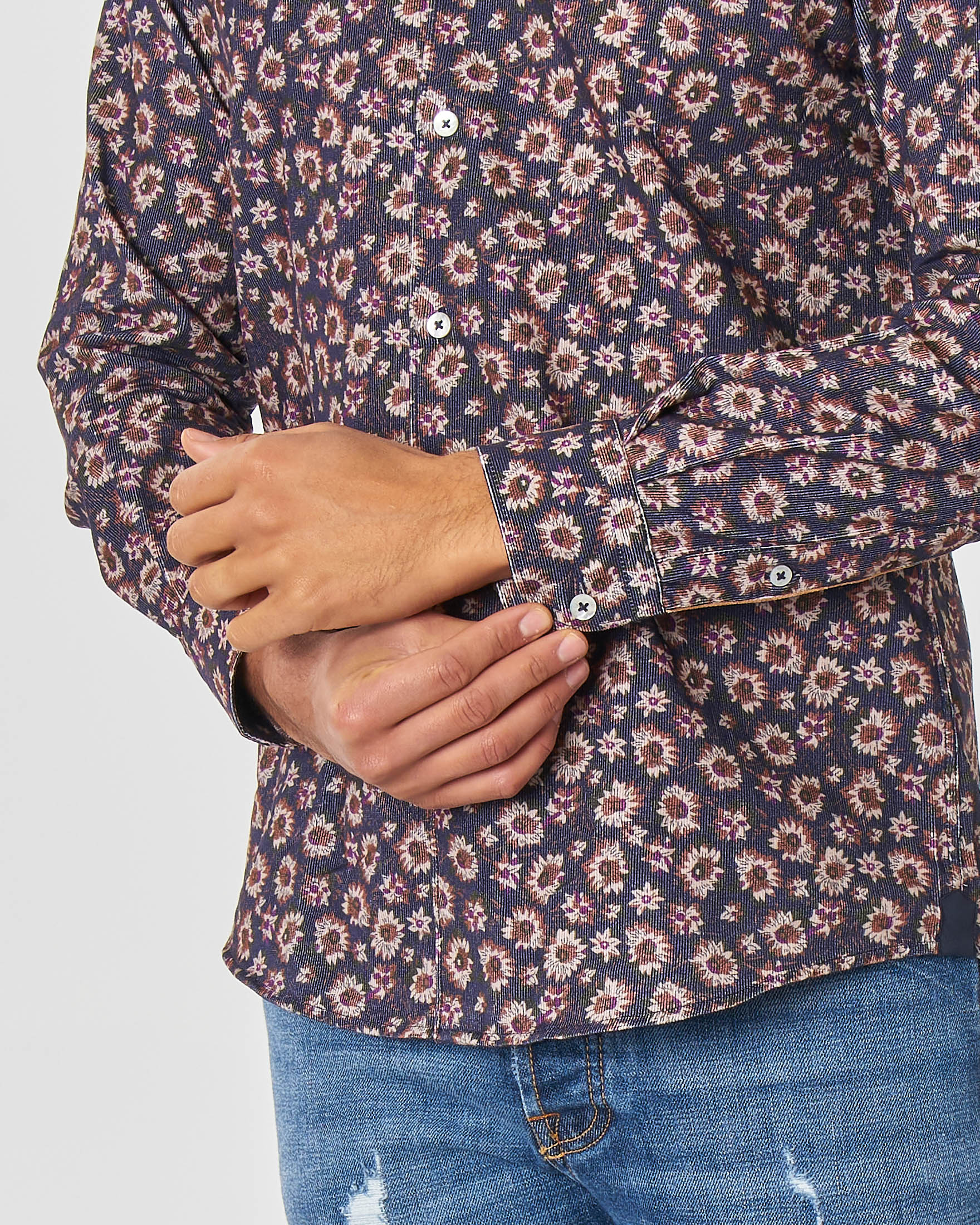 Camicia blu in fantasia floreale in puro cotone image